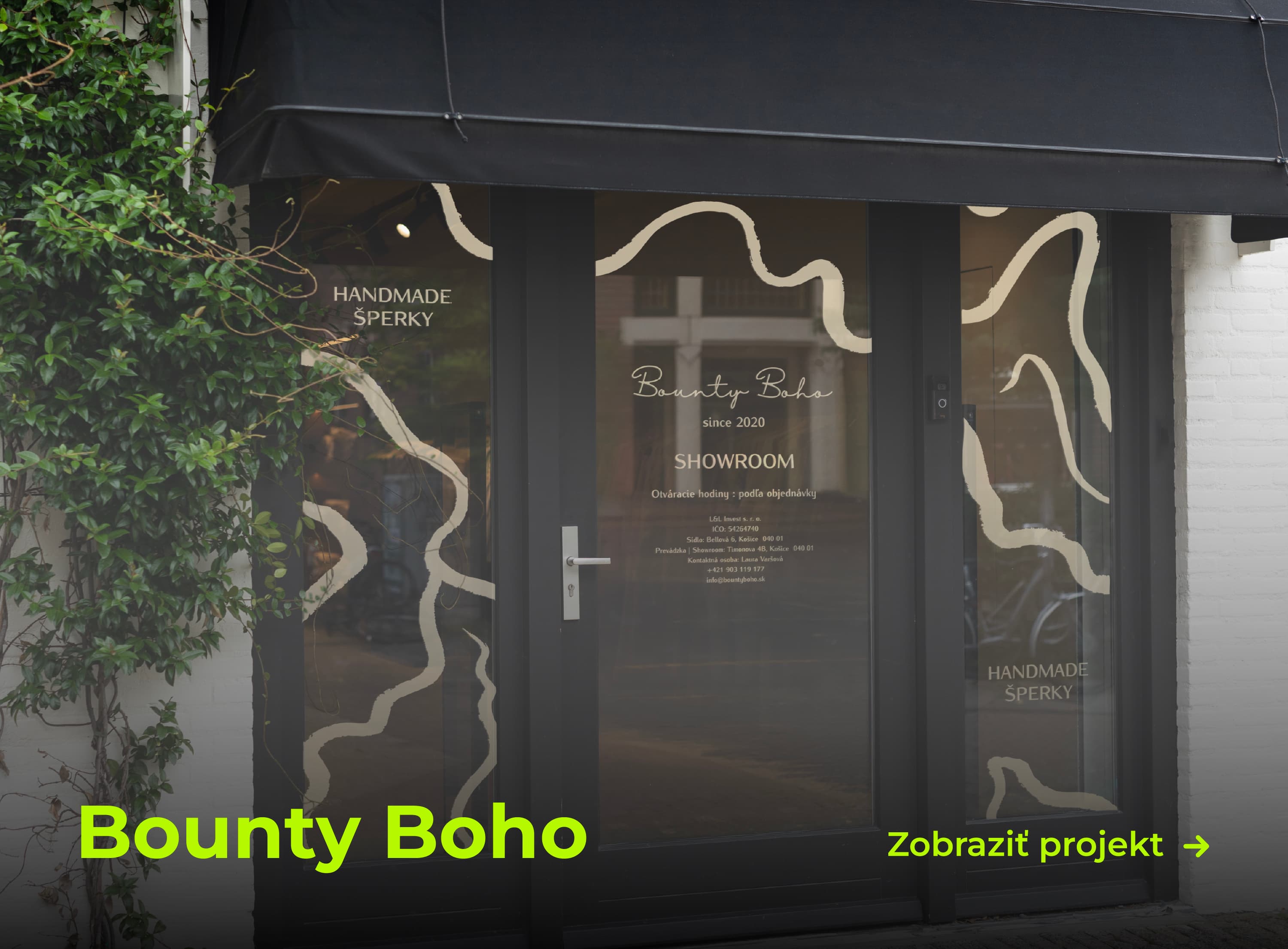 Grafický návrh dizajnu výkladu predajne Bounty Boho, zaoberajúcej sa predajom handmade šperkov.