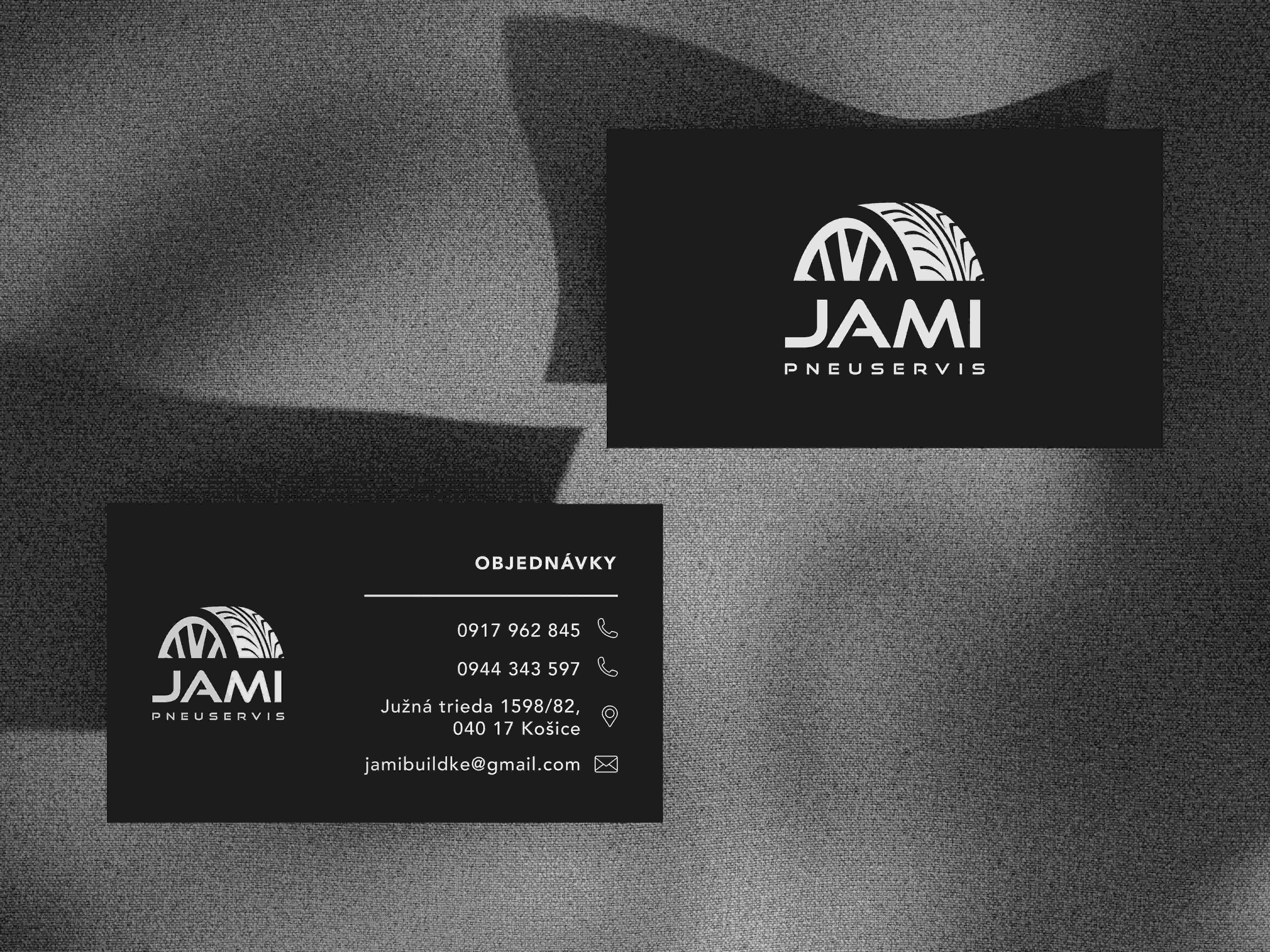 Čierne obojstranné vizitky JAMI Pneuservis s bielym logom, motívom pneumatiky a kontaktnými údajmi.
