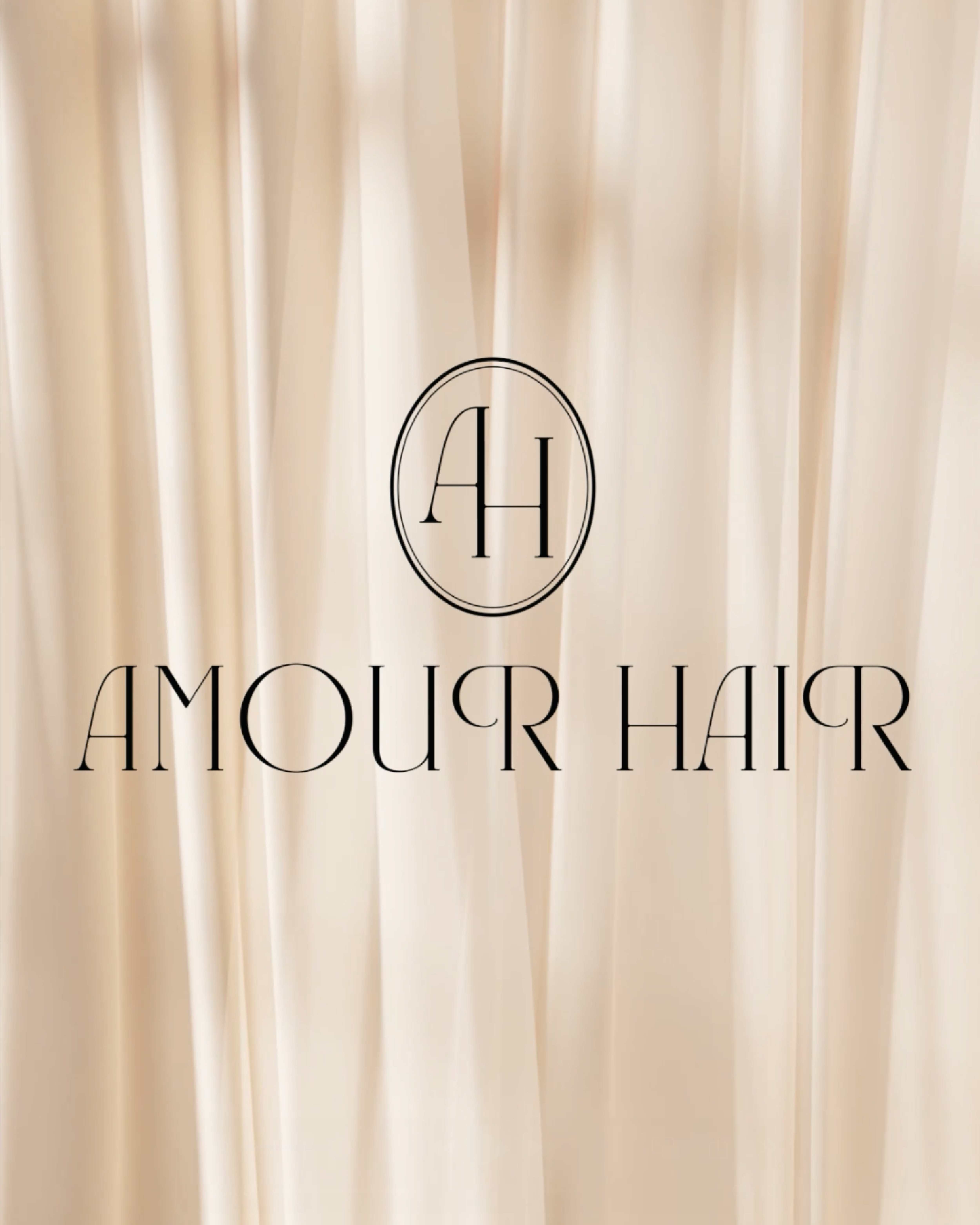 Vizualizácia loga Amour Hair na béžovom podklade.