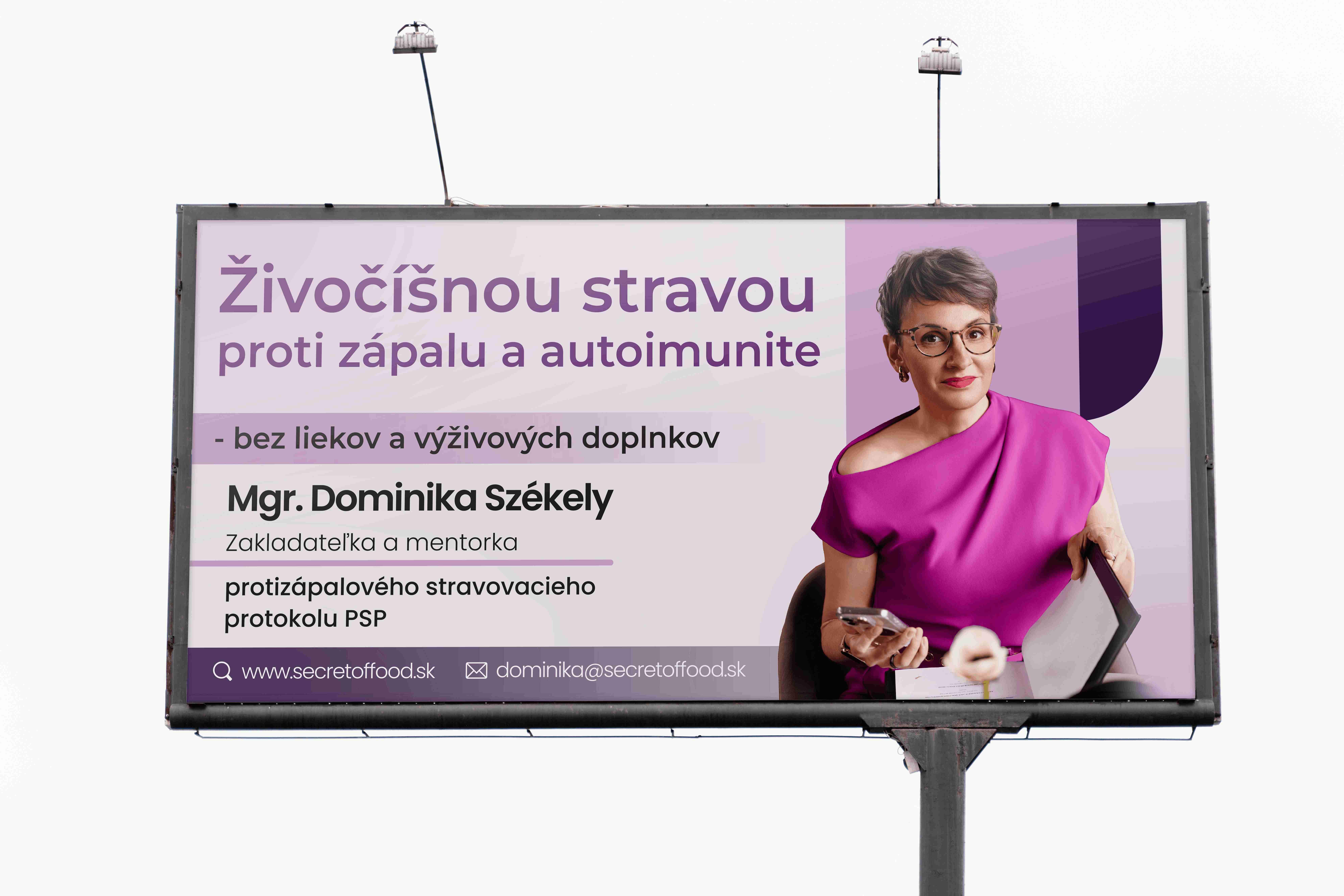 Fialový reklamný billboard výživovej poradkyne Dominiky Székely s fotografiou, informáciami o protizápalovej strave a kontaktnými údajmi.